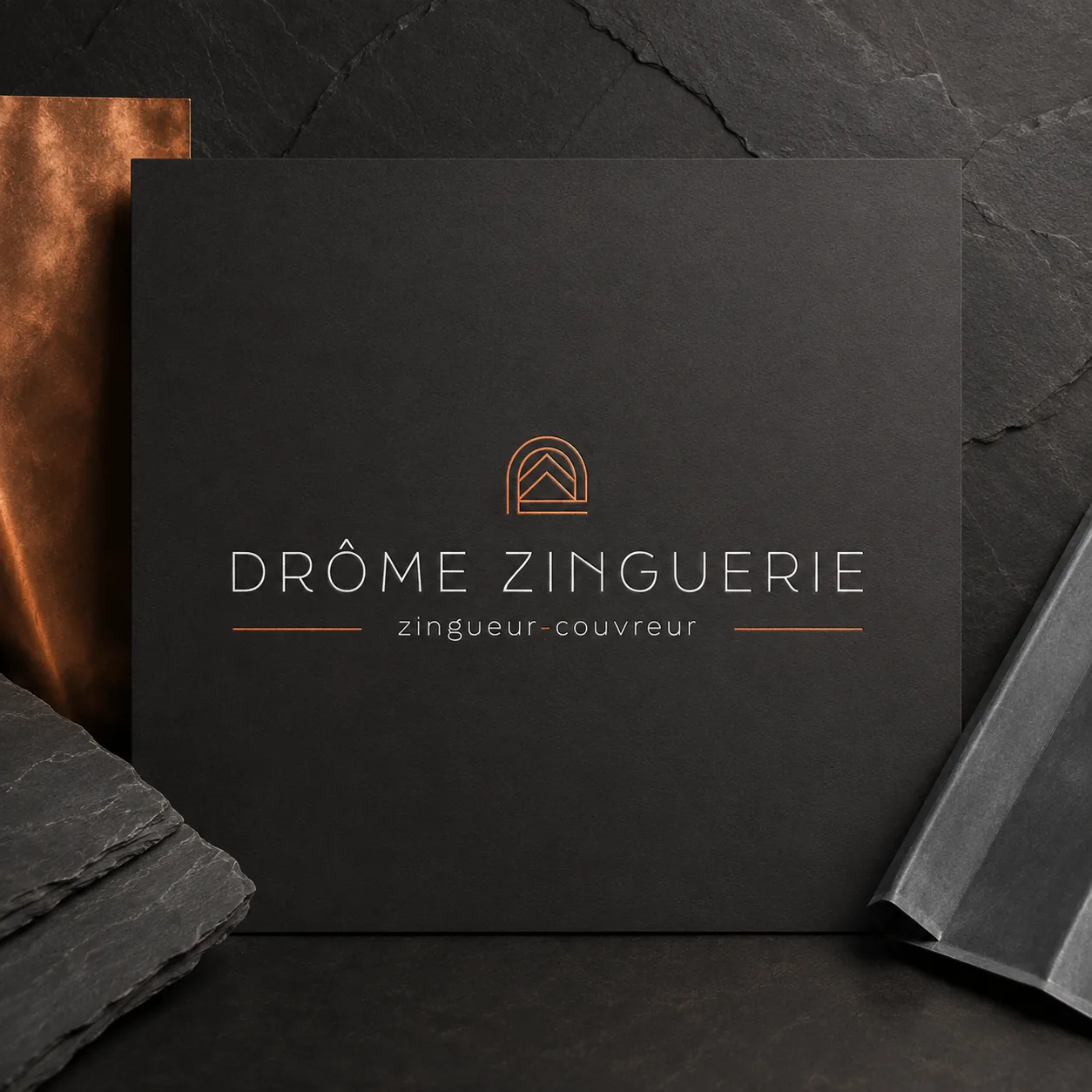 Mockup de l’identité Drôme Zinguerie pour artisan couvreur-zingueur